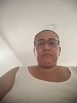 Snapshot of Nini_Love_ chatting on 03-27-26, 08:30 Nini Love online show from 03-27-26, 08:30