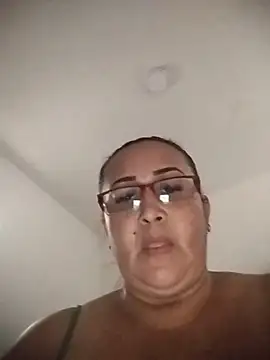 Snapshot of Nini_Love_ chatting on 03-29-26, 08:20 Nini Love online show from 03-29-26, 08:20