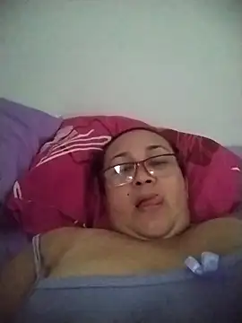 Snapshot of Nini_Love_ chatting on 04-17-26, 08:23 Nini Love online show from 04-17-26, 08:23