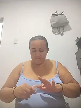 Snapshot of Nini_Love_ chatting on 05-21-26, 05:03 Nini Love online show from 05-21-26, 05:03
