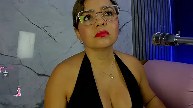 Snapshot of shayra_boobs2 chatting on 07-14-26, 08:47 shayra boobs2 online show from 07-14-26, 08:47