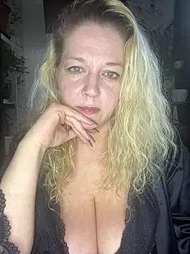 JenniferCarmen online show from 04-06-26, 08:15