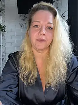 JenniferCarmen online show from 04-15-26, 07:04