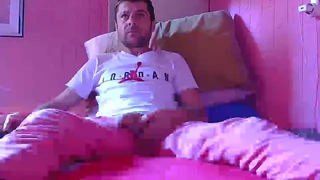 Snapshot of Pintiliescu chatting on 04-09-26, 09:04 Pintiliescu online show from 04-09-26, 09:04