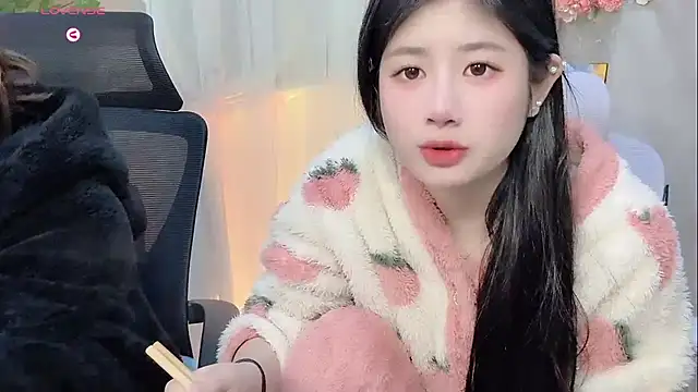 Yvonne-07 online show from 12-22-25, 10:23