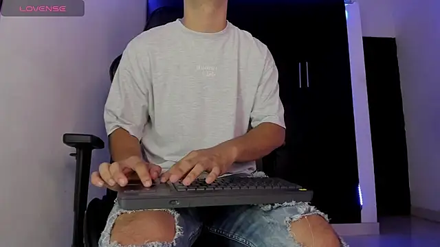 Liam Mateo online show from 04-02-26, 05:16