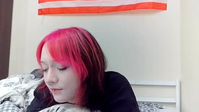 Snapshot of Shine_Luna chatting on 02-17-26, 08:04 Shine Luna online show from 02-17-26, 08:04