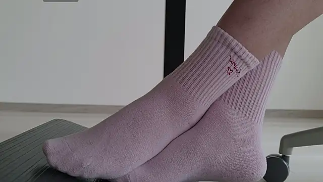 Snapshot of Feetbeth chatting on 05-08-26, 09:31 Feetbeth online show from 05-08-26, 09:31