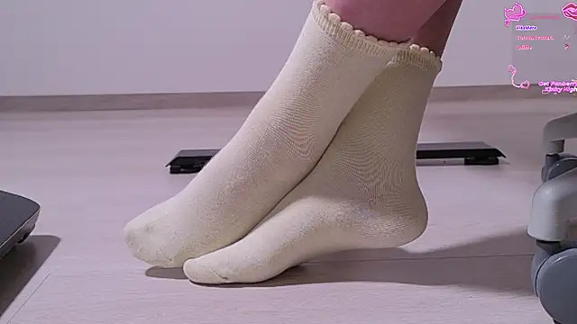Snapshot of Feetbeth chatting on 05-19-26, 01:56 Feetbeth online show from 05-19-26, 01:56