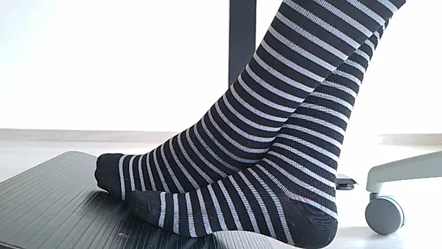Snapshot of Feetbeth chatting on 05-28-26, 03:53 Feetbeth online show from 05-28-26, 03:53