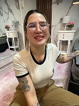 Annyhathatway online show from 05-15-26, 11:01