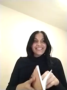 Snapshot of DommeVioleta chatting on 12-21-25, 05:03 DommeVioleta online show from 12-21-25, 05:03