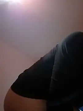 Snapshot of Olivassl22 chatting on 05-19-26, 07:42 Olivassl22 online show from 05-19-26, 07:42