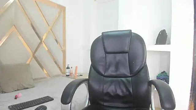 Snapshot of Selenaasm chatting on 02-14-26, 09:22 Selenaasm online show from 02-14-26, 09:22