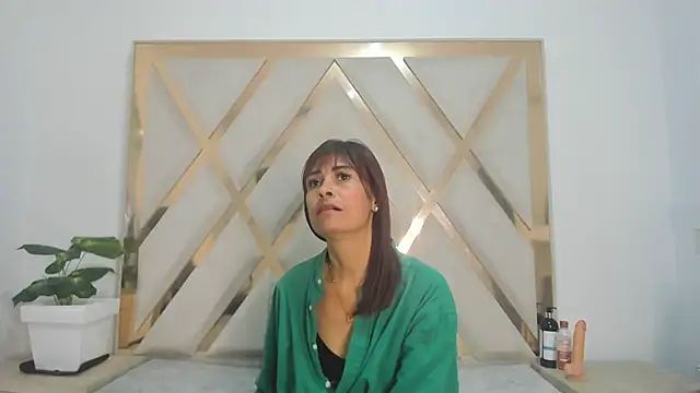 Snapshot of Selenaasm chatting on 02-16-26, 09:00 Selenaasm online show from 02-16-26, 09:00