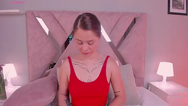 Amelia Saenz  online show from 01-15-26, 05:49