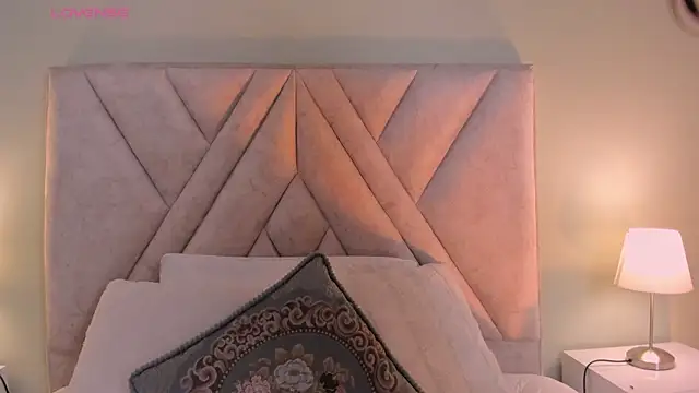 Amelia Saenz  online show from 02-17-26, 07:09