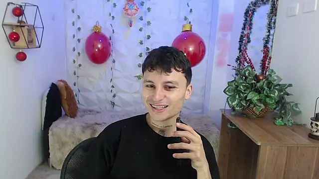 Snapshot of Noah_Vera chatting on 12-18-25, 03:56 Noah Vera online show from 12-18-25, 03:56