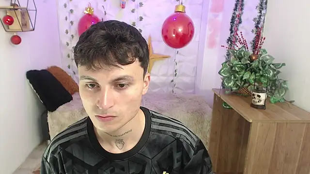 Snapshot of Noah_Vera chatting on 12-20-25, 03:24 Noah Vera online show from 12-20-25, 03:24