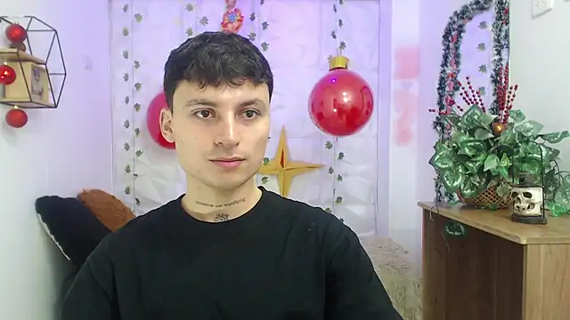 Snapshot of Noah_Vera chatting on 12-21-25, 04:08 Noah Vera online show from 12-21-25, 04:08