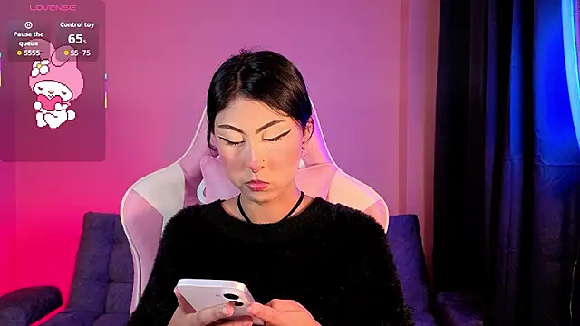 Snapshot of sharonbone chatting on 02-26-26, 05:06 sharonbone online show from 02-26-26, 05:06