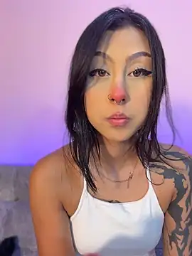 Snapshot of sharonbone chatting on 05-18-26, 03:46 sharonbone online show from 05-18-26, 03:46