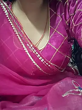 Snapshot of teena-11 chatting on 06-07-26, 05:33 teena-11 online show from 06-07-26, 05:33
