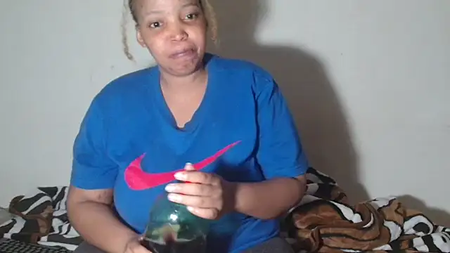 Snapshot of Yellowmellow01 chatting on 03-25-26, 07:53 Yellowmellow01 online show from 03-25-26, 07:53