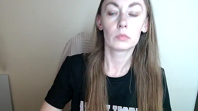 Snapshot of LiaSeass_ chatting on 06-10-26, 12:15 LiaSeass online show from 06-10-26, 12:15