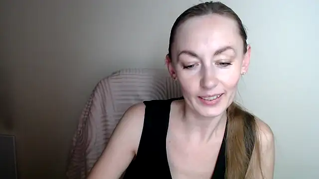 Snapshot of LiaSeass_ chatting on 06-24-26, 12:04 LiaSeass online show from 06-24-26, 12:04