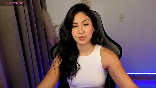 Snapshot of chloebum_ chatting on 05-19-26, 11:05 chloebum online show from 05-19-26, 11:05