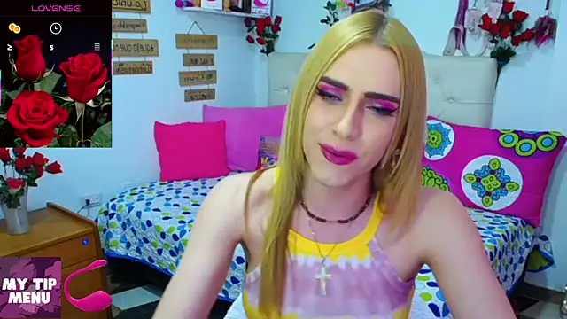 Snapshot of golden_girl01 chatting on 03-06-26, 08:49 golden girl01 online show from 03-06-26, 08:49