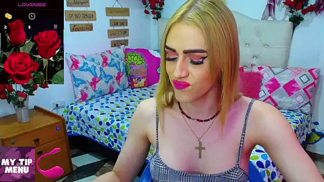 Snapshot of golden_girl01 chatting on 03-08-26, 06:12 golden girl01 online show from 03-08-26, 06:12