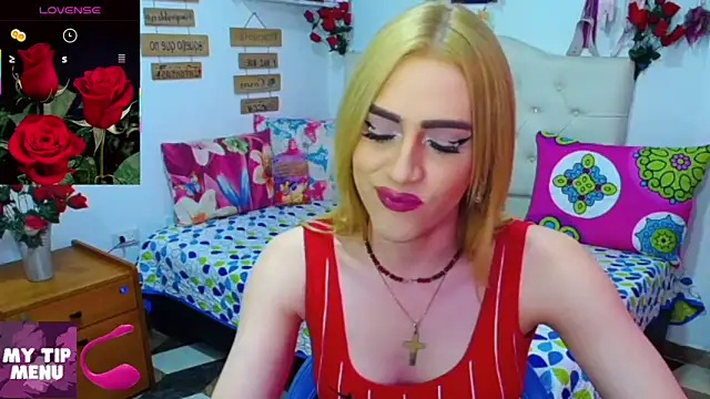 Snapshot of golden_girl01 chatting on 03-09-26, 06:01 golden girl01 online show from 03-09-26, 06:01