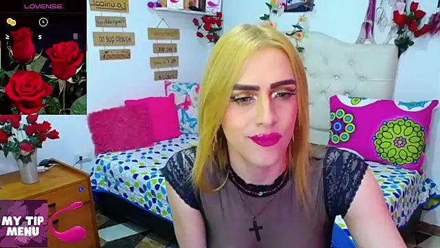 Snapshot of golden_girl01 chatting on 03-10-26, 06:13 golden girl01 online show from 03-10-26, 06:13