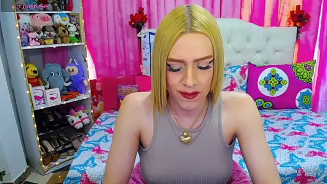 Snapshot of golden_girl01 chatting on 04-14-26, 06:25 golden girl01 online show from 04-14-26, 06:25