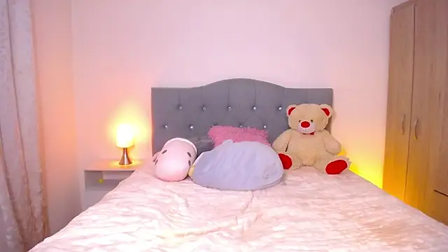 Kitten Riot online show from 02-24-26, 01:03