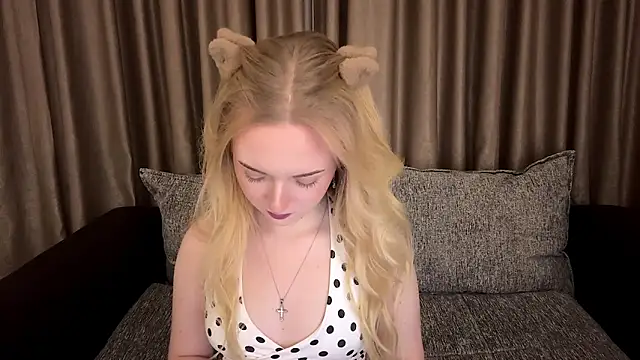 Dari Foxx online show from 05-25-26, 10:38