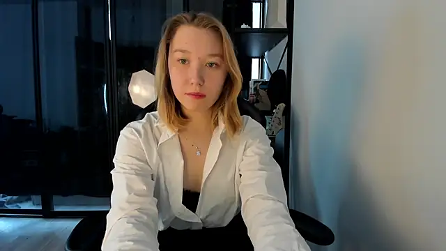 Agatha Mayson online show from 02-06-26, 06:07