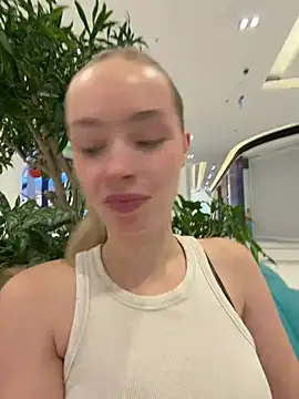 Snapshot of SunnyShiney chatting on 07-03-26, 06:03 SunnyShiney online show from 07-03-26, 06:03