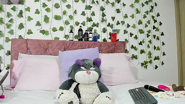 Snapshot of Ayla-marttinez chatting on 07-13-26, 12:35 Ayla-marttinez online show from 07-13-26, 12:35