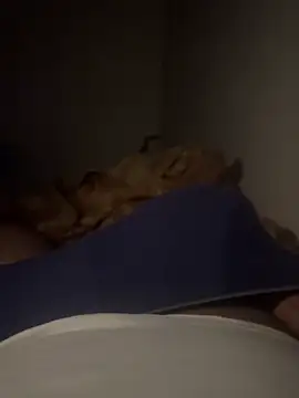 Snapshot of Night_outcam chatting on 12-21-25, 07:54 Night outcam online show from 12-21-25, 07:54