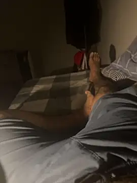 Snapshot of Night_outcam chatting on 02-16-26, 08:05 Night outcam online show from 02-16-26, 08:05