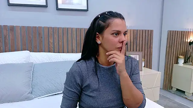 Mia Bellefort online show from 03-19-26, 07:51