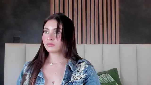 Miia Anderson online show from 04-07-26, 12:16