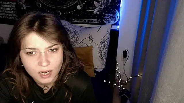 Snapshot of AlienforTwenty chatting on 06-04-26, 02:39 AlienforTwenty online show from 06-04-26, 02:39