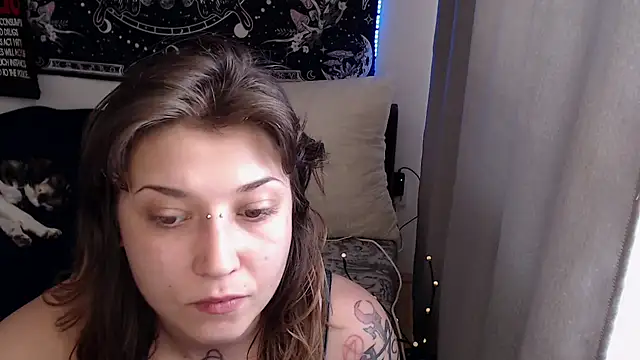 Snapshot of AlienforTwenty chatting on 06-07-26, 12:31 AlienforTwenty online show from 06-07-26, 12:31