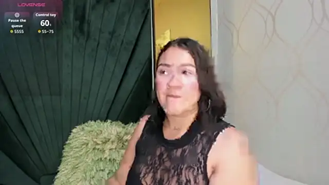 Snapshot of beautifulgirl4u_ chatting on 03-20-26, 12:48 beautifulgirl4u online show from 03-20-26, 12:48