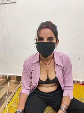 Snapshot of Pooja_Love143 chatting on 04-01-26, 01:41 Pooja Love143 online show from 04-01-26, 01:41