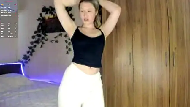Snapshot of SkyeDavis chatting on 05-29-26, 02:04 SkyeDavis online show from 05-29-26, 02:04